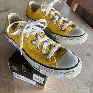 Yellow low cut Converse sneakers mens 6 ladies 8